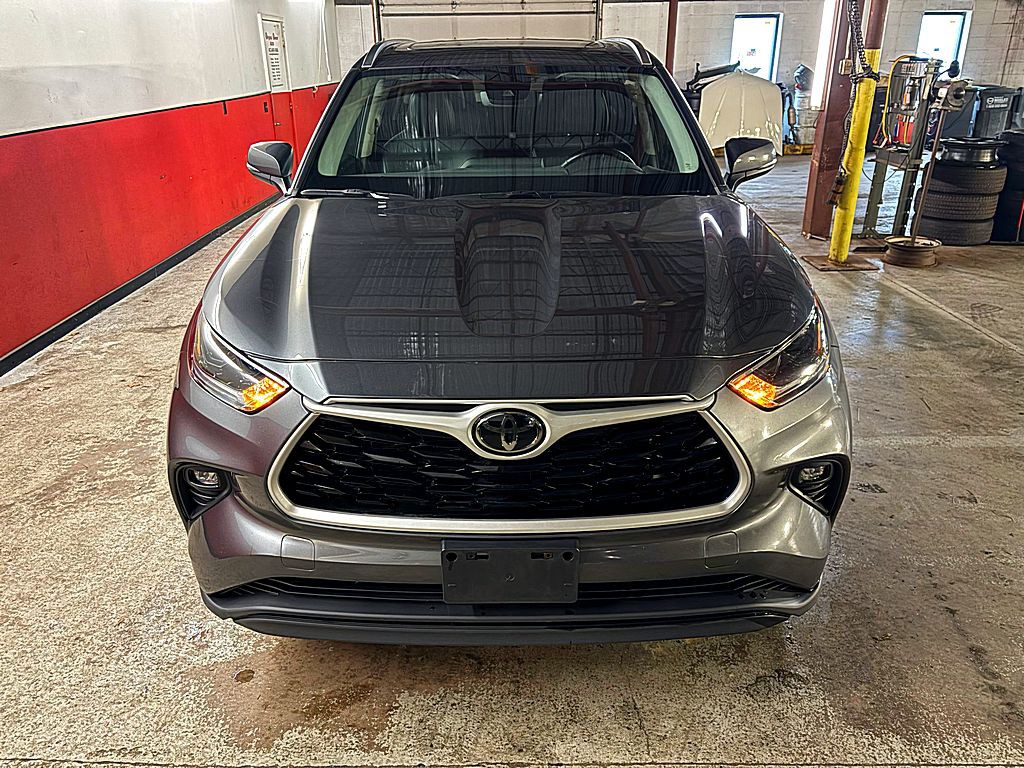 2021 Toyota Highlander Image 9