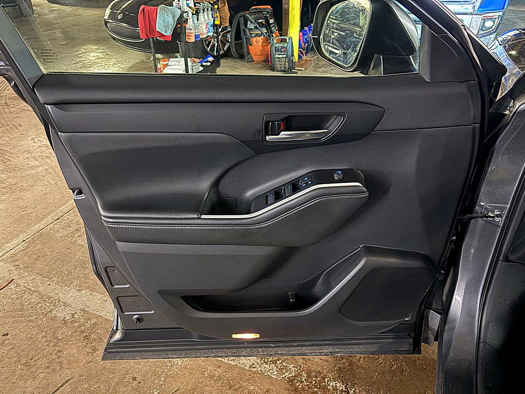 2021 Toyota Highlander Image 19
