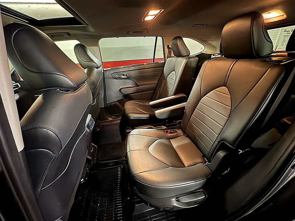 2021 Toyota Highlander Image 22