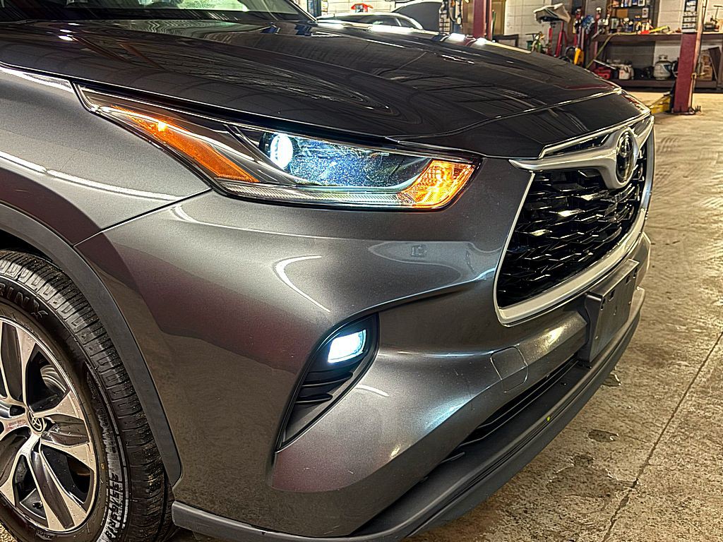 2021 Toyota Highlander Image 32