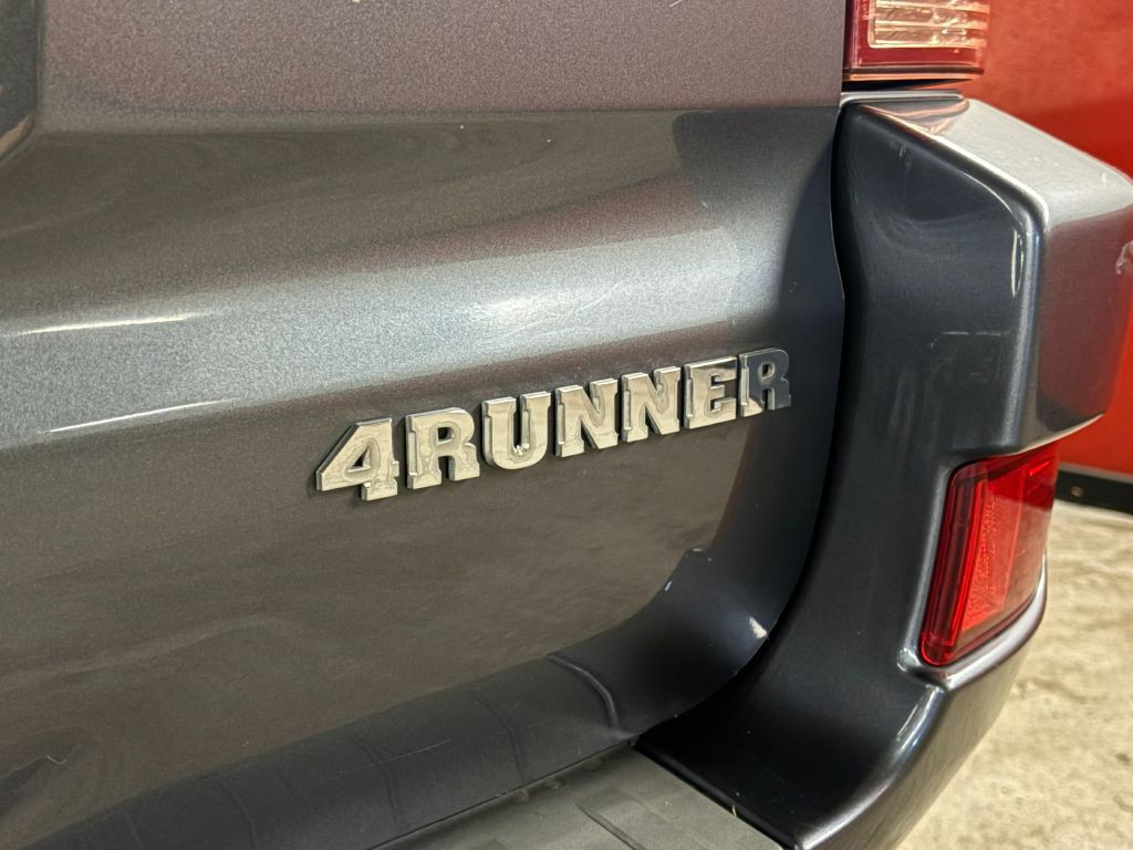 2003 Toyota 4Runner Image 22