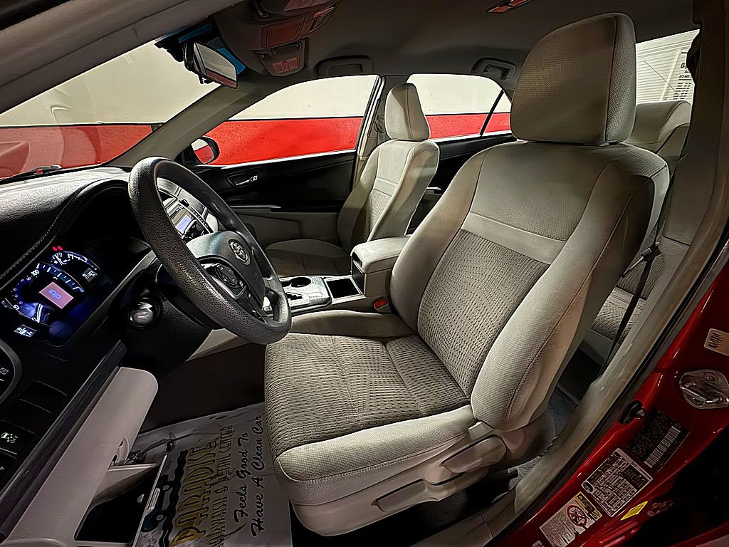 2012 Toyota Camry Image 10
