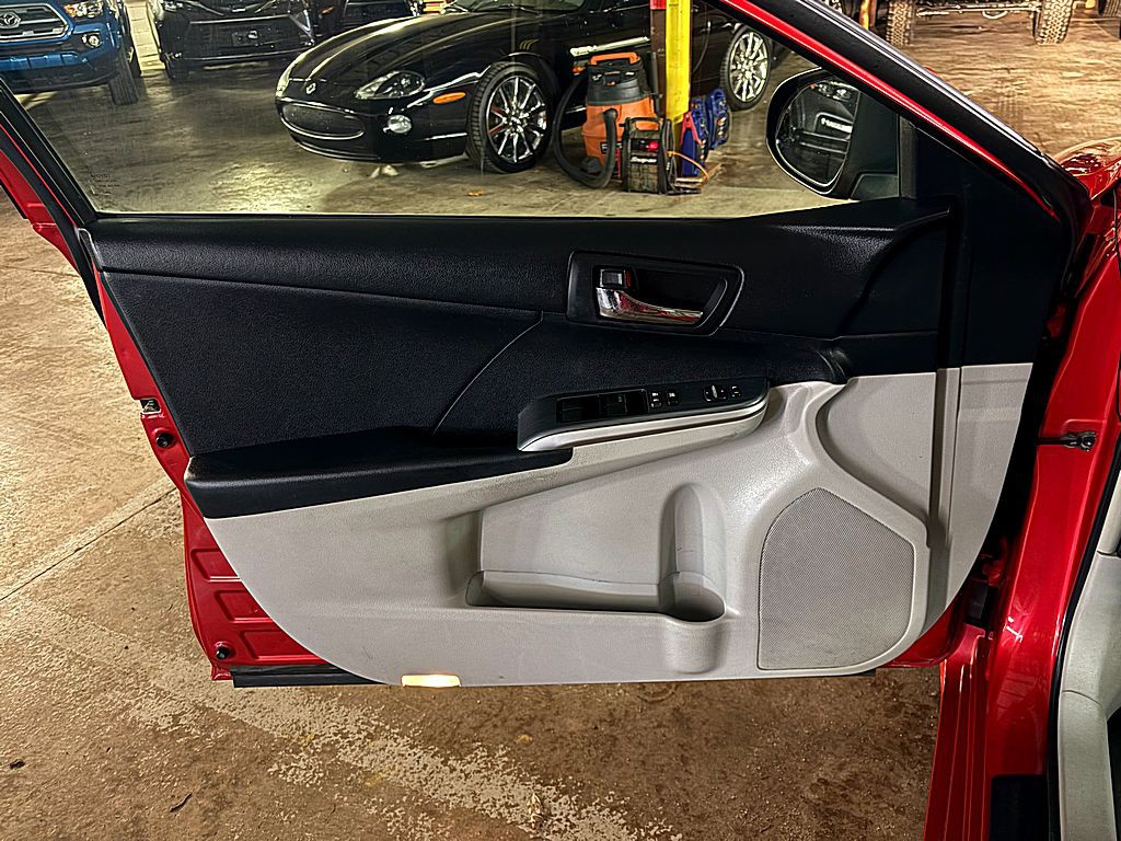 2012 Toyota Camry Image 15