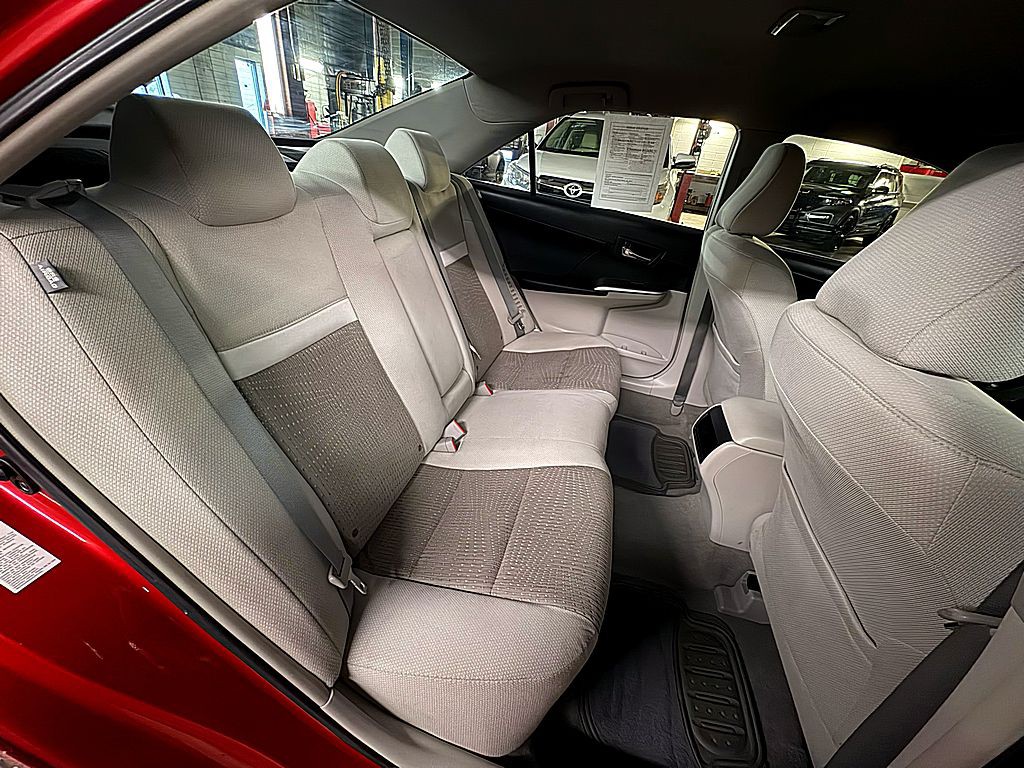 2012 Toyota Camry Image 18