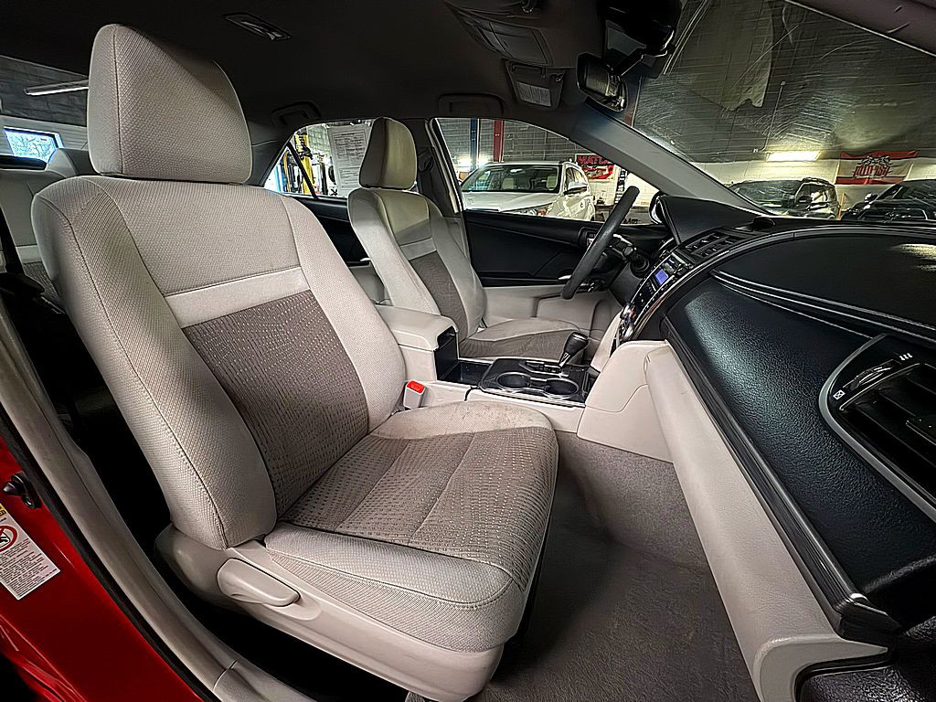 2012 Toyota Camry Image 19