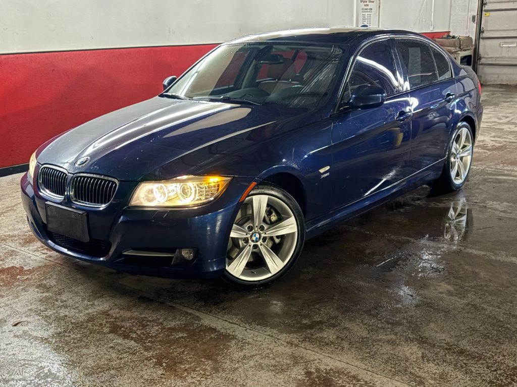 2011 BMW 3 Series Image 1