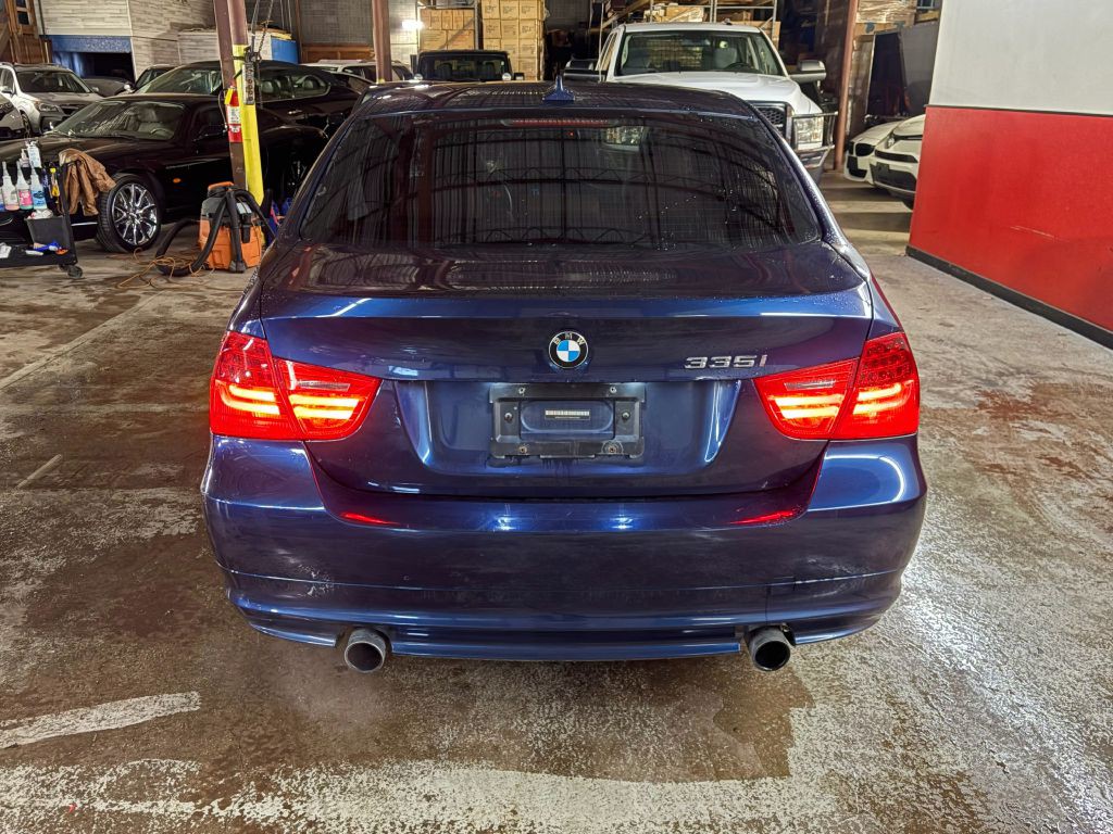 2011 BMW 3 Series Image 6