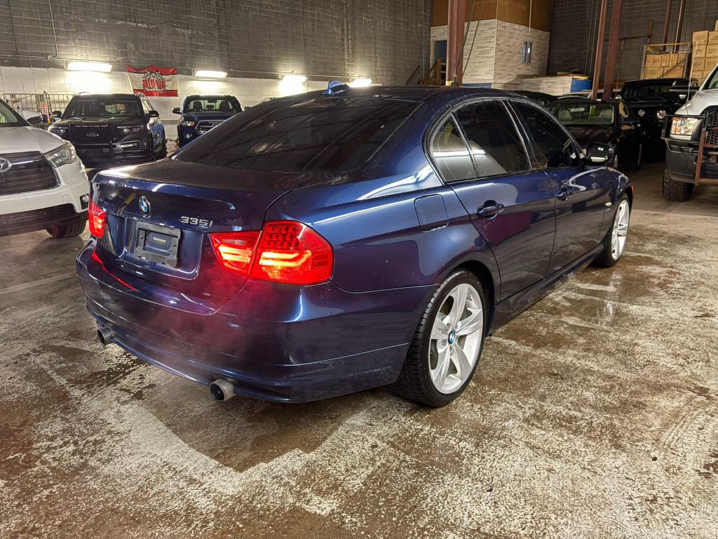 2011 BMW 3 Series Image 7