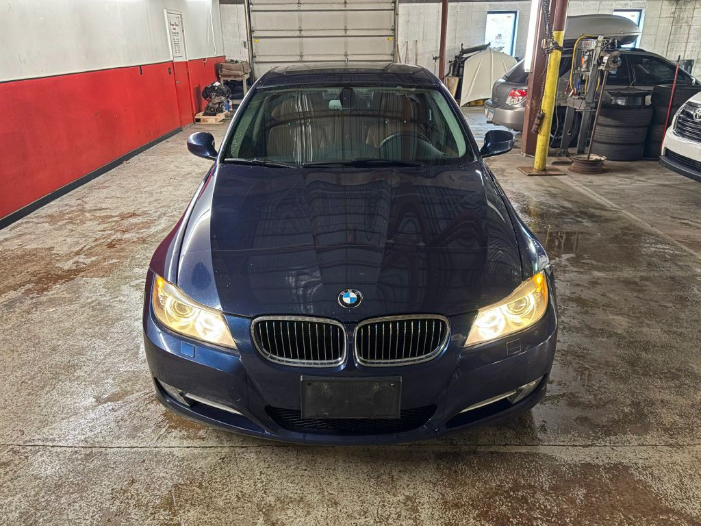 2011 BMW 3 Series Image 9