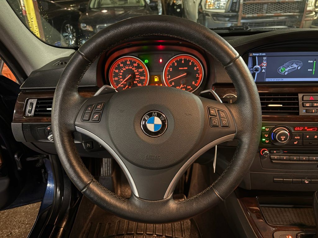 2011 BMW 3 Series Image 11