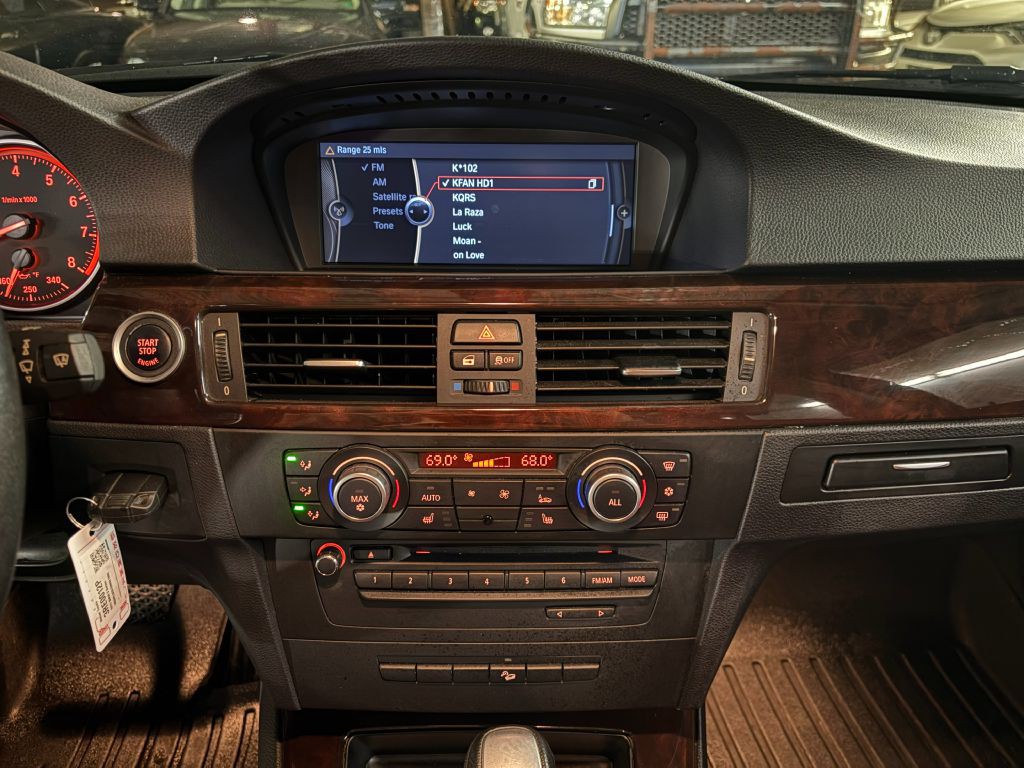 2011 BMW 3 Series Image 13