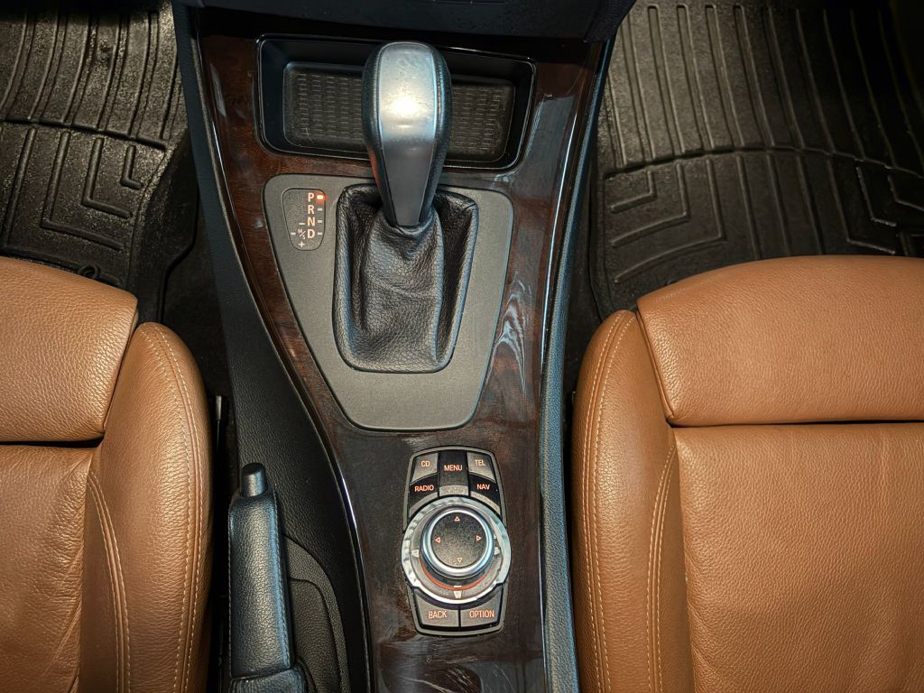 2011 BMW 3 Series Image 14