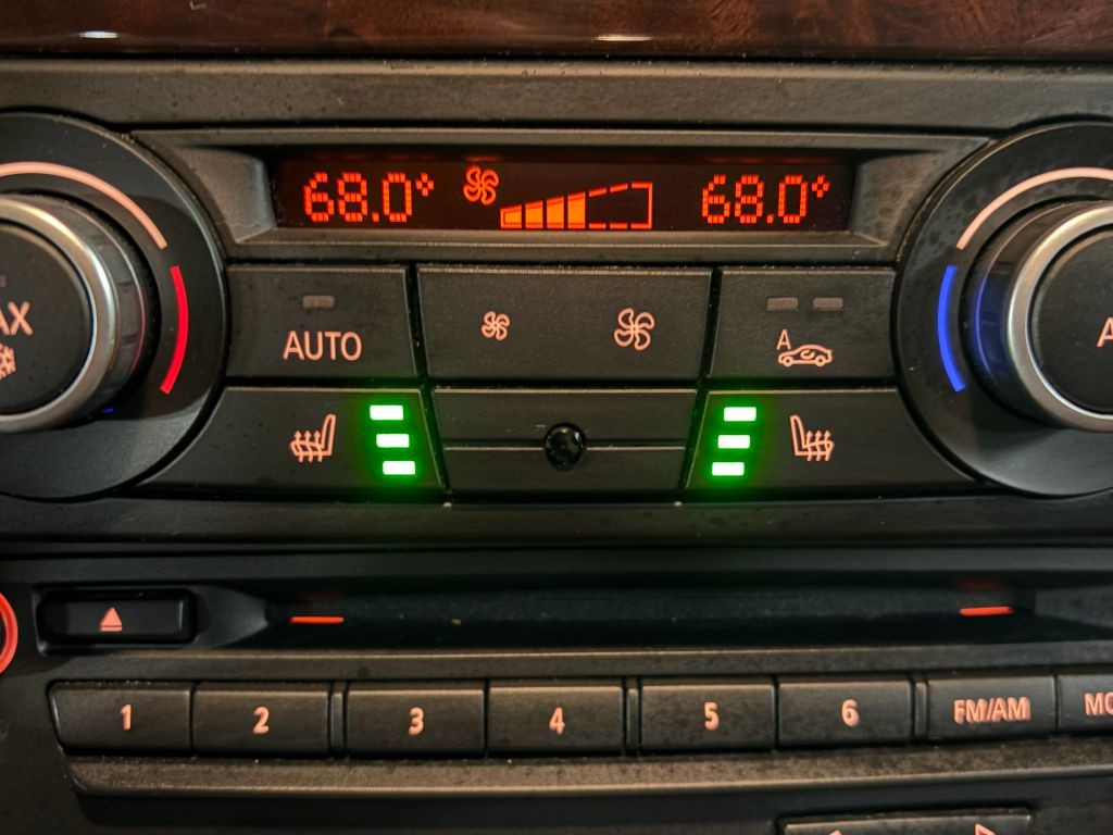 2011 BMW 3 Series Image 16