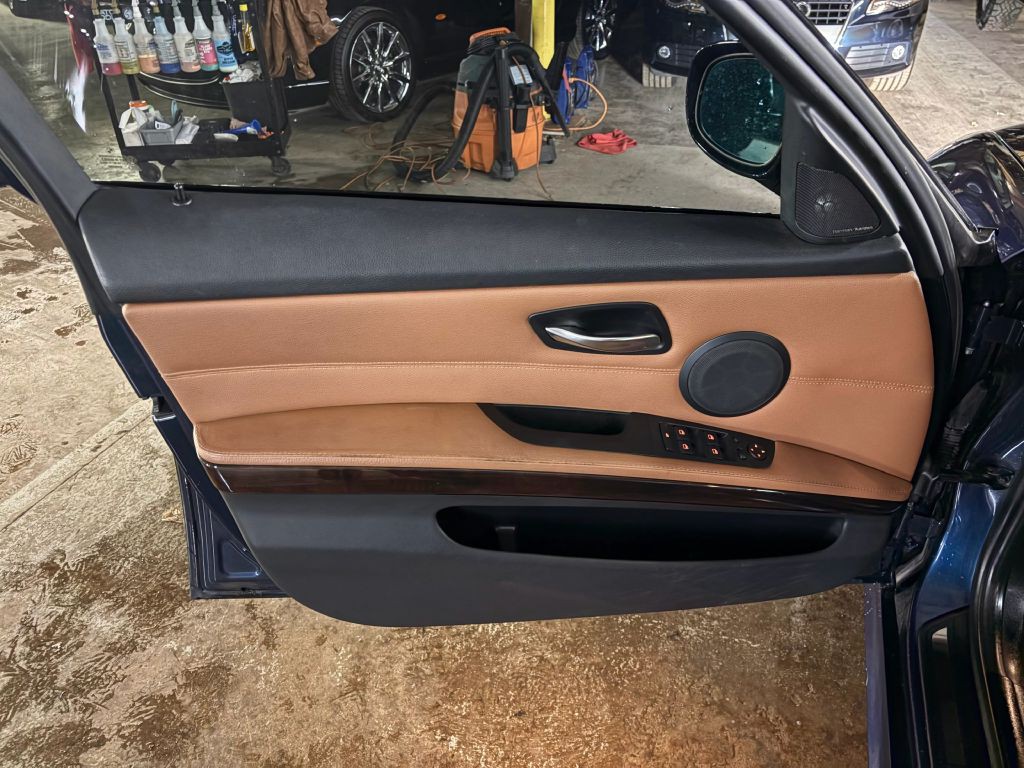 2011 BMW 3 Series Image 18