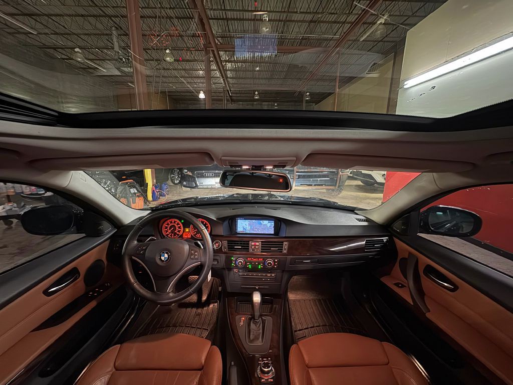 2011 BMW 3 Series Image 19