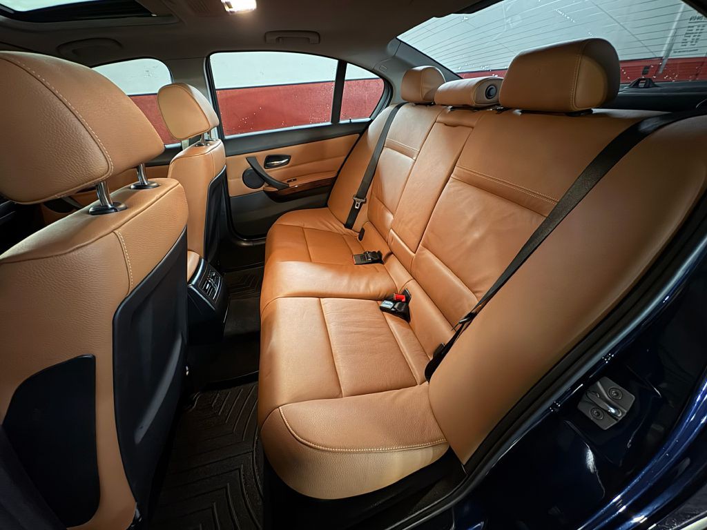 2011 BMW 3 Series Image 20