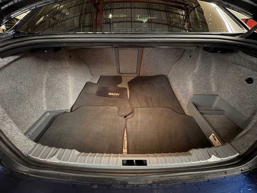 2011 BMW 3 Series Image 21