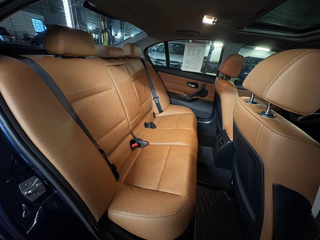 2011 BMW 3 Series Image 22