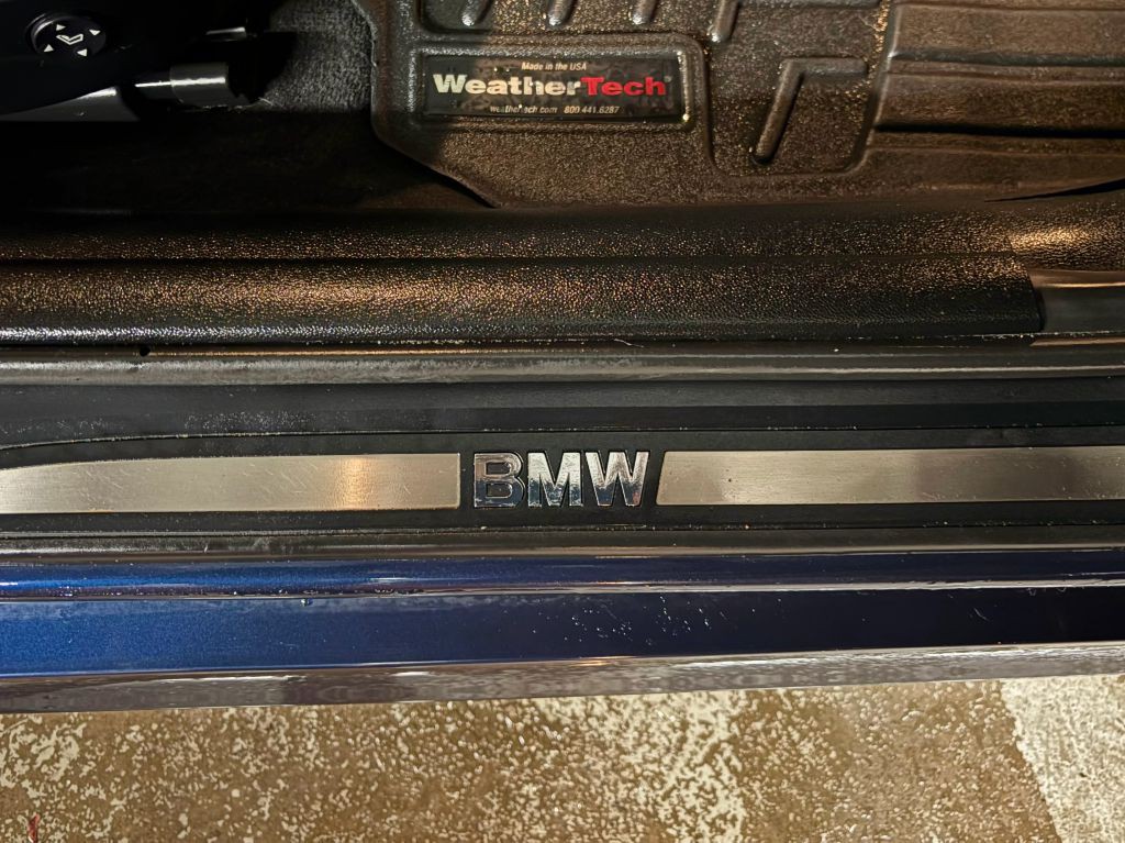 2011 BMW 3 Series Image 24