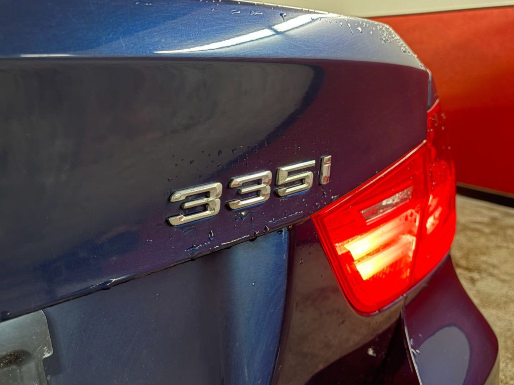 2011 BMW 3 Series Image 27