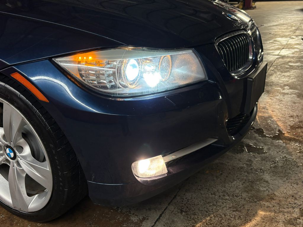 2011 BMW 3 Series Image 28