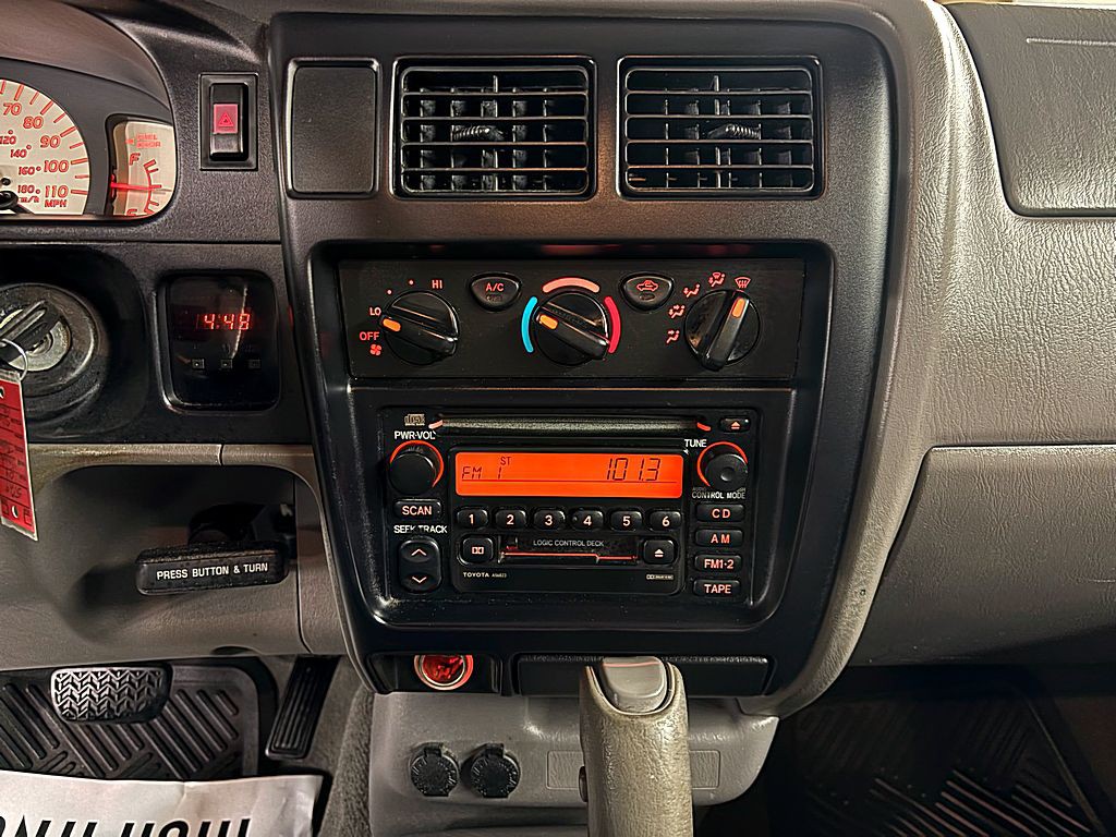 2004 Toyota Tacoma Image 14