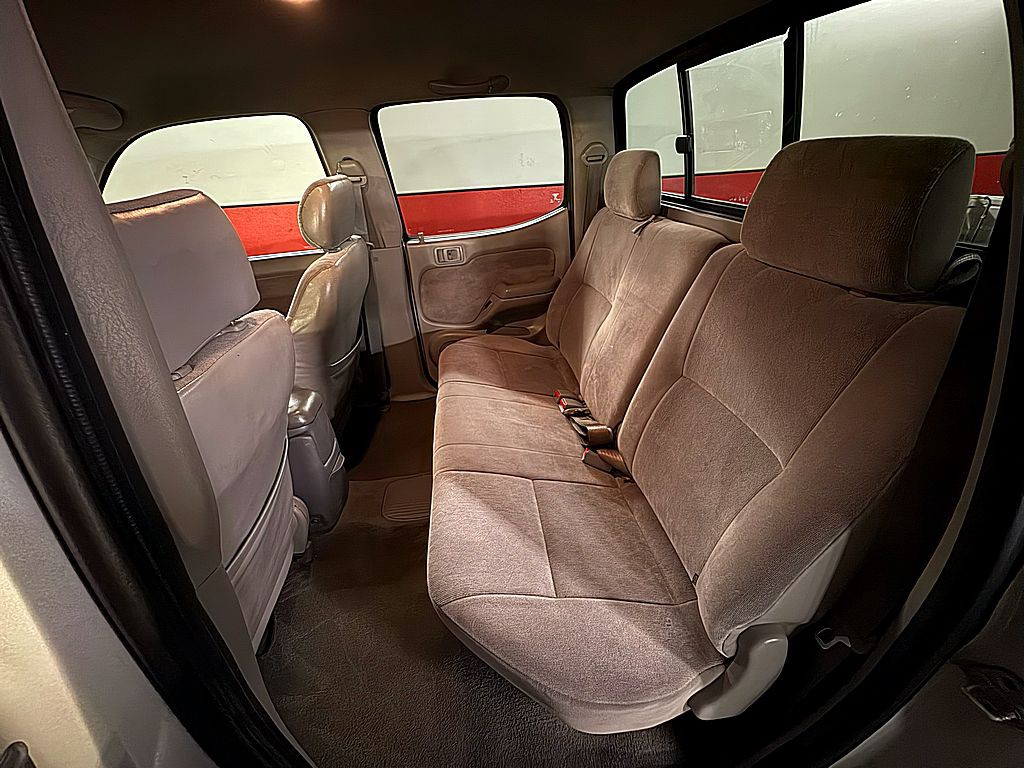 2004 Toyota Tacoma Image 17