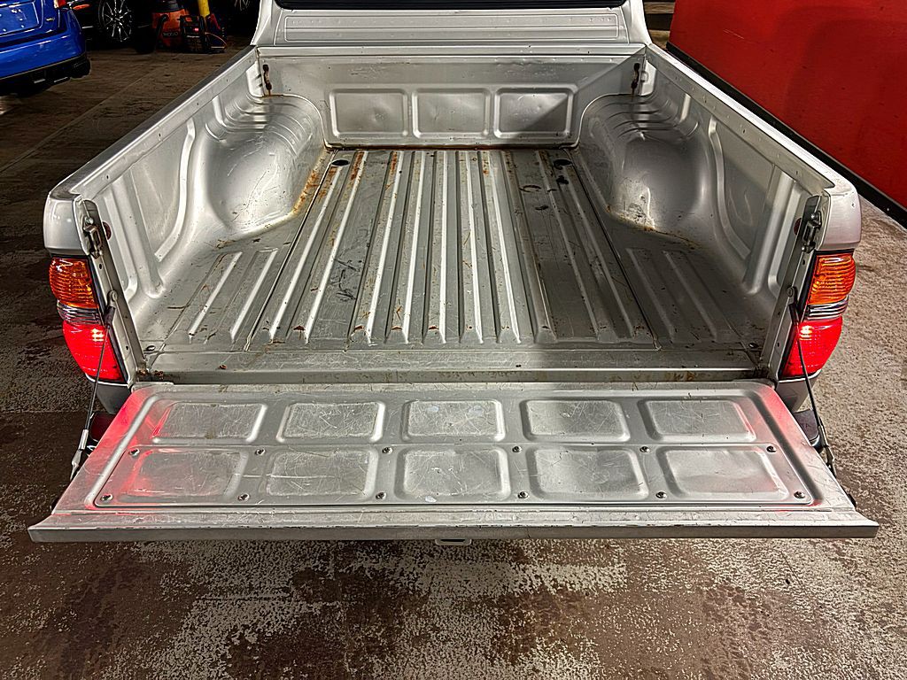 2004 Toyota Tacoma Image 18