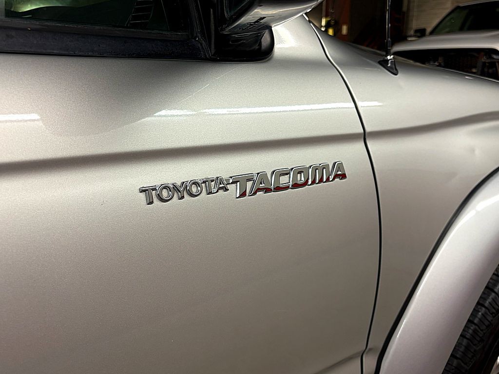 2004 Toyota Tacoma Image 22