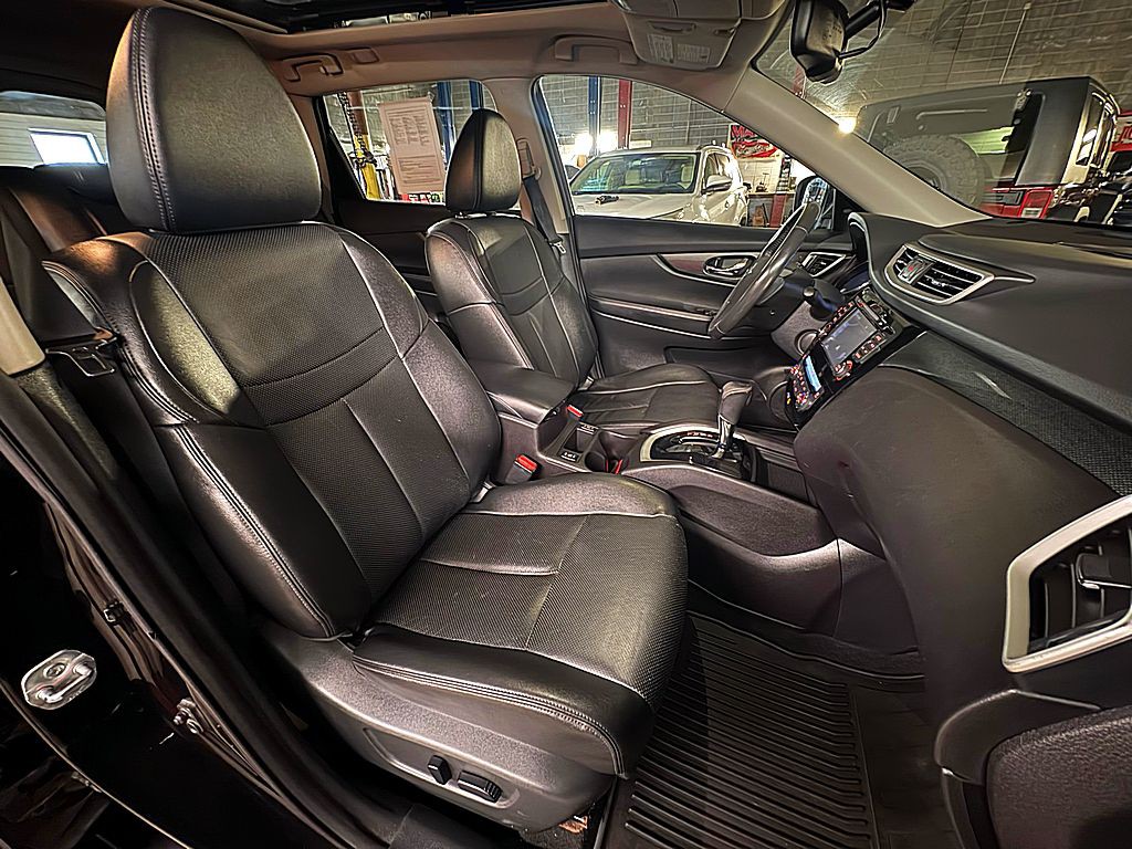 2016 Nissan Rogue Image 24