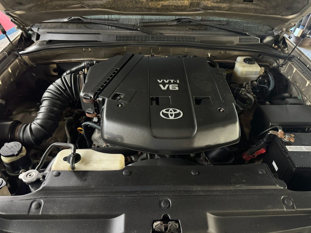 2005 Toyota 4Runner Image 2