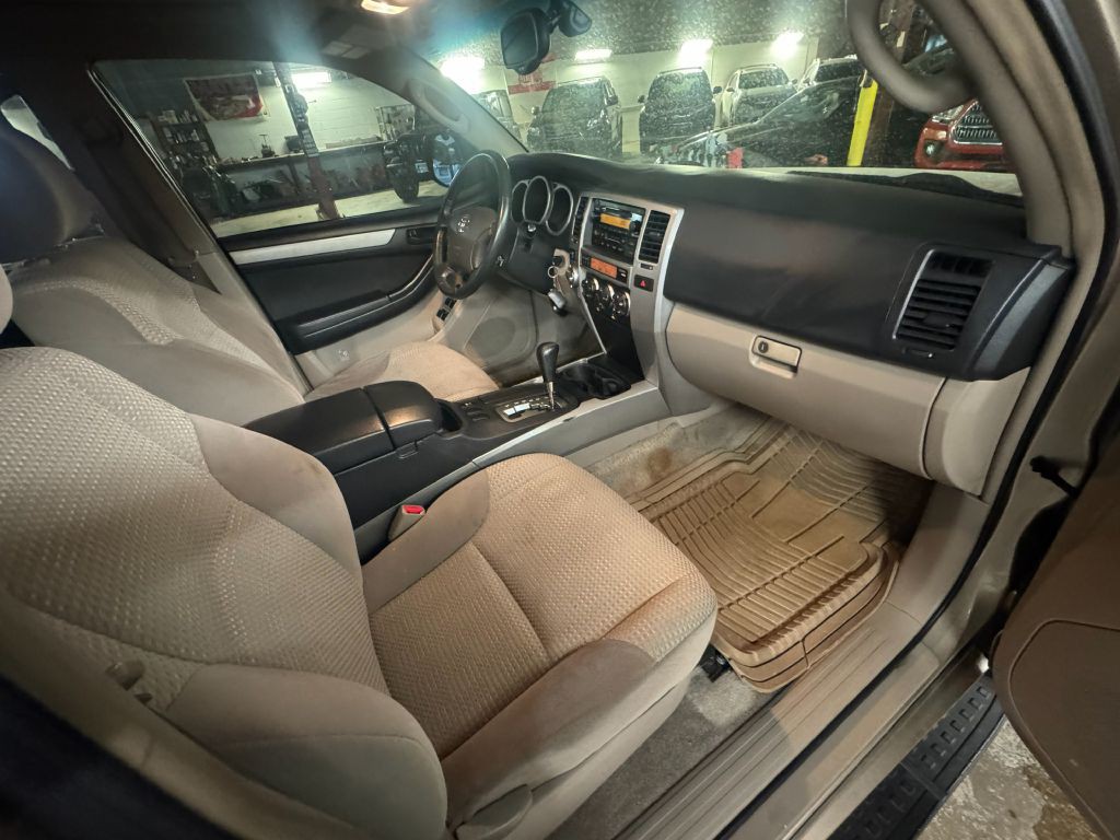 2005 Toyota 4Runner Image 19