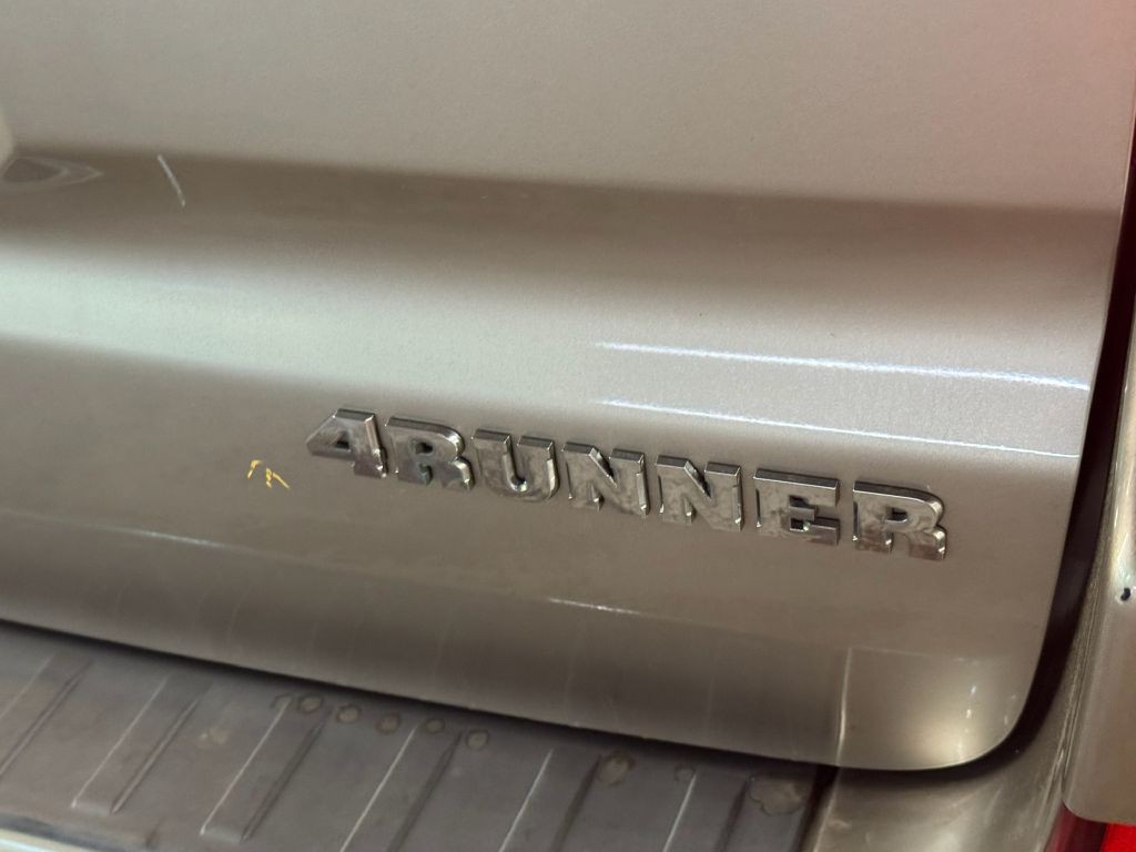 2005 Toyota 4Runner Image 23