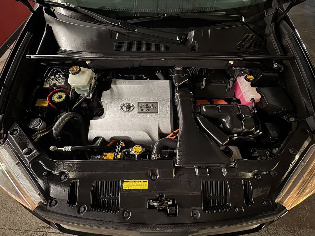 2011 Toyota Highlander Image 2