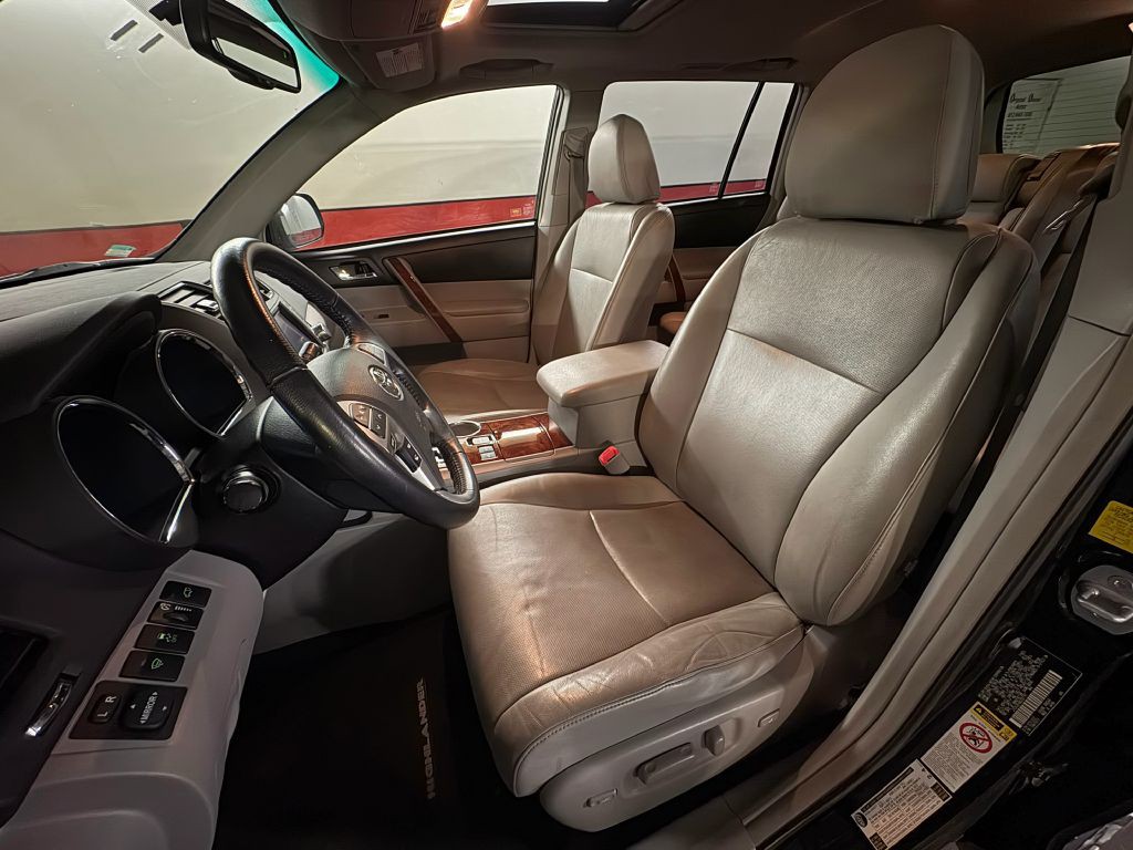 2011 Toyota Highlander Image 10