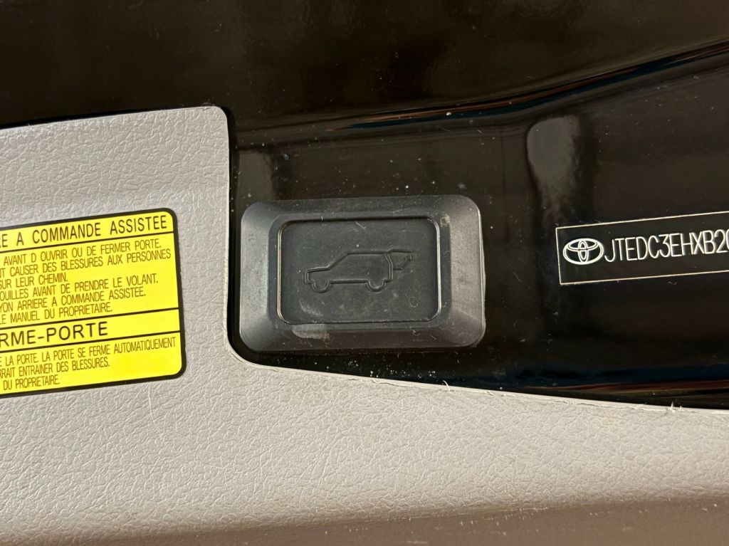 2011 Toyota Highlander Image 26