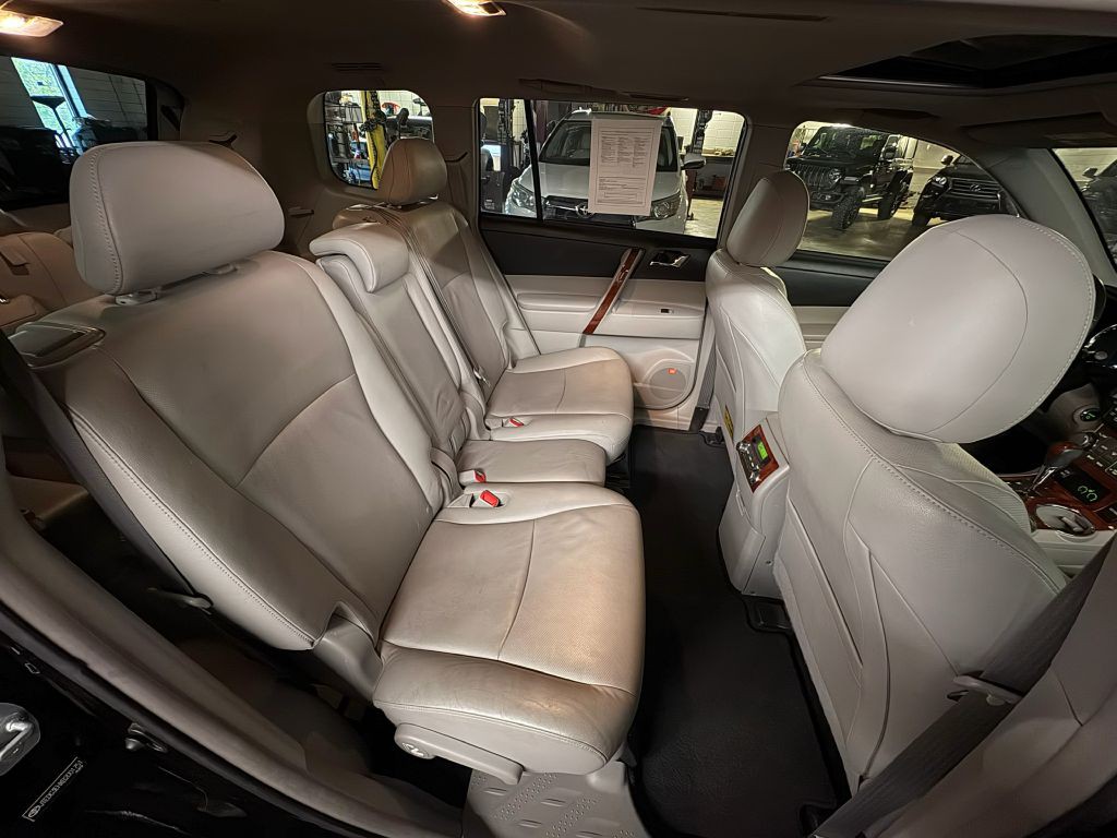 2011 Toyota Highlander Image 28