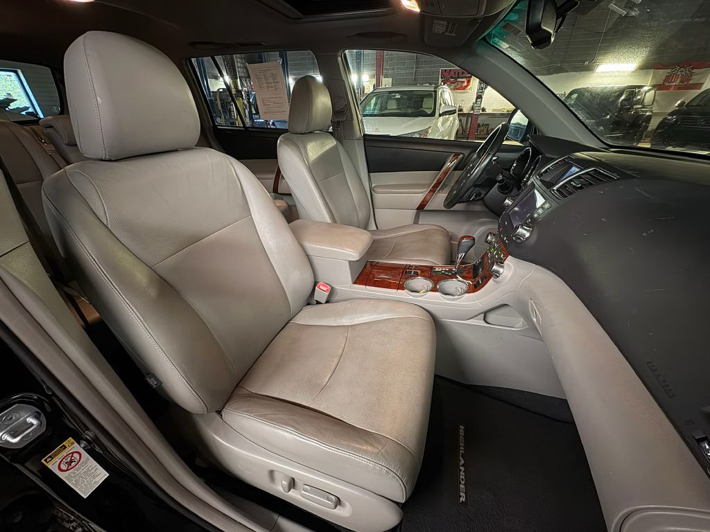 2011 Toyota Highlander Image 29