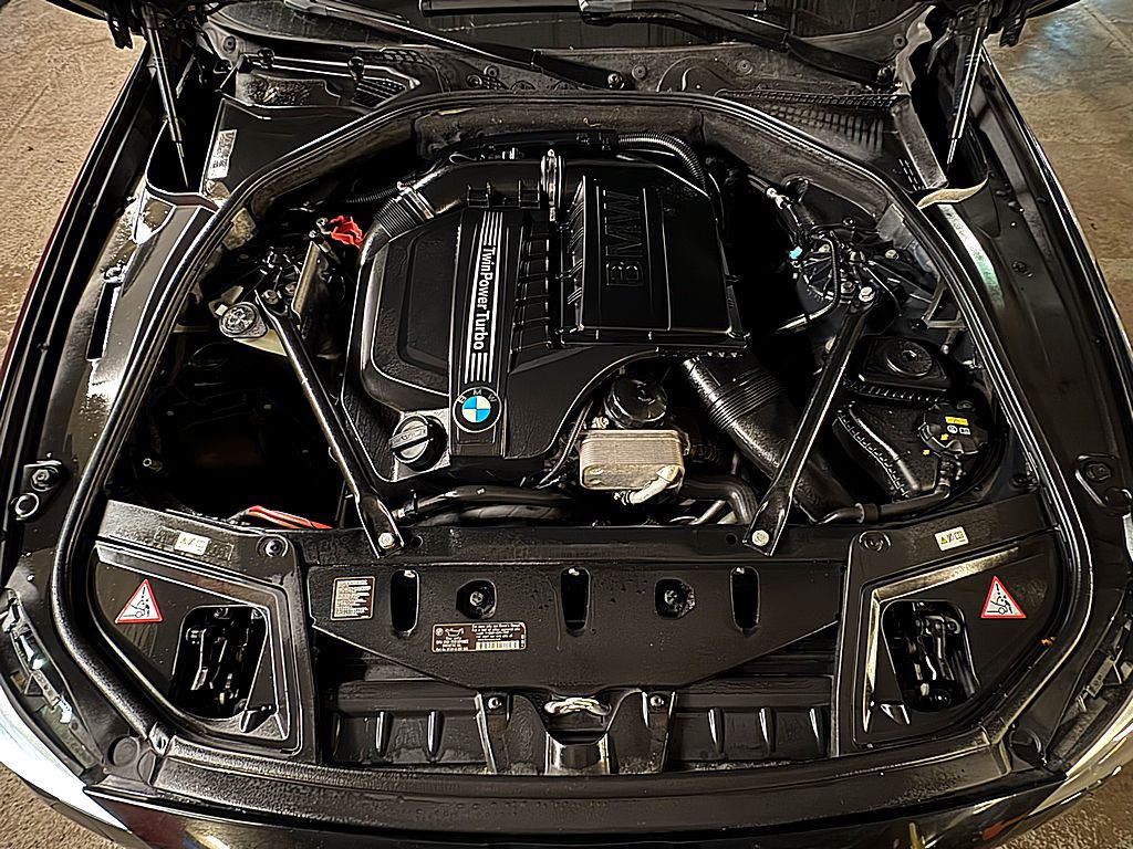 2014 BMW 5 Series Image 2