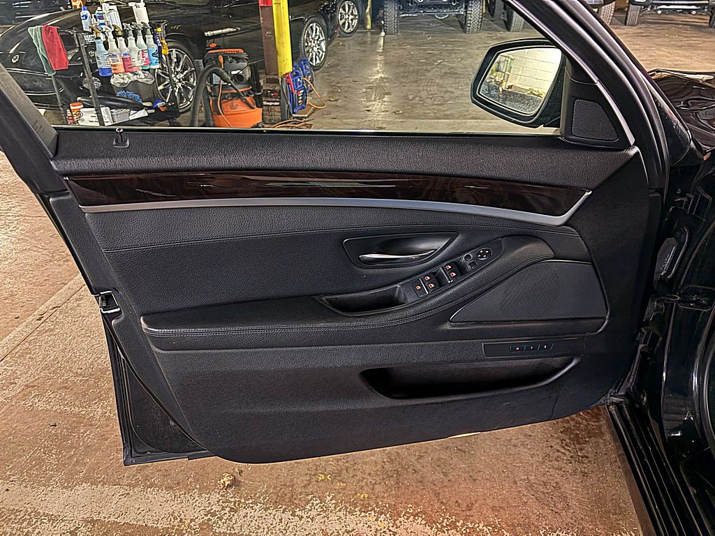 2014 BMW 5 Series Image 21