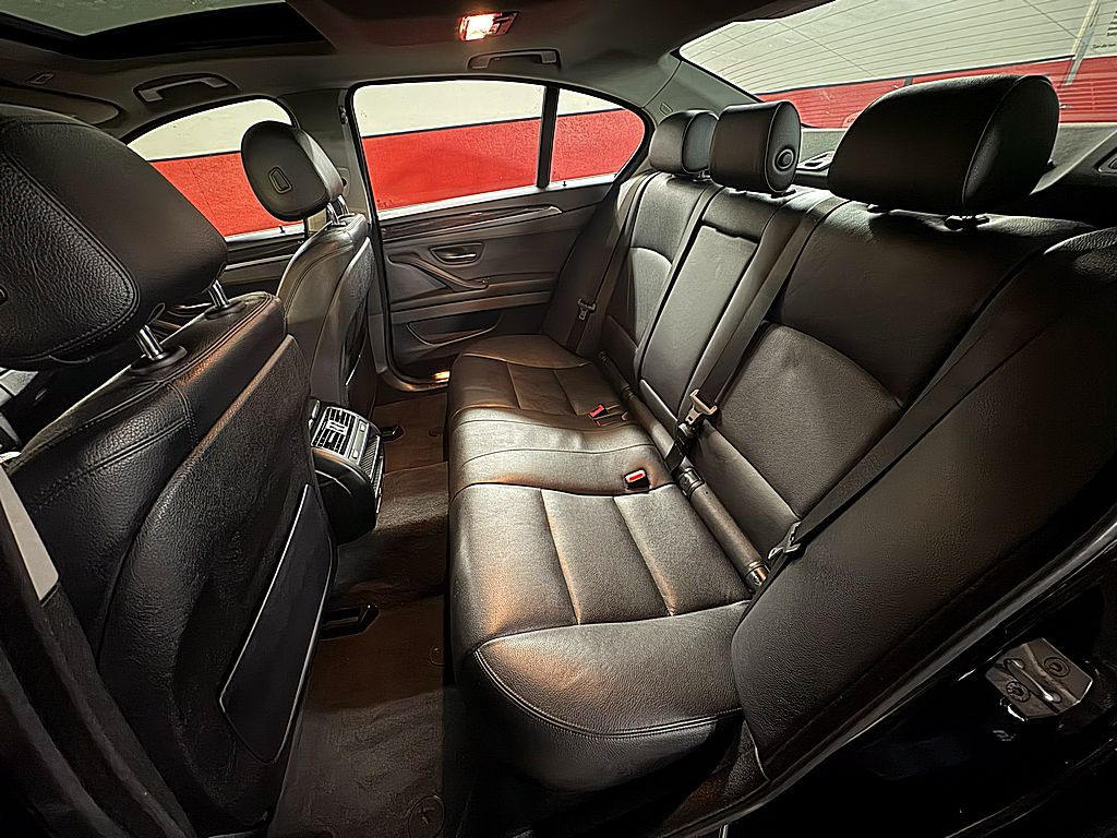 2014 BMW 5 Series Image 24