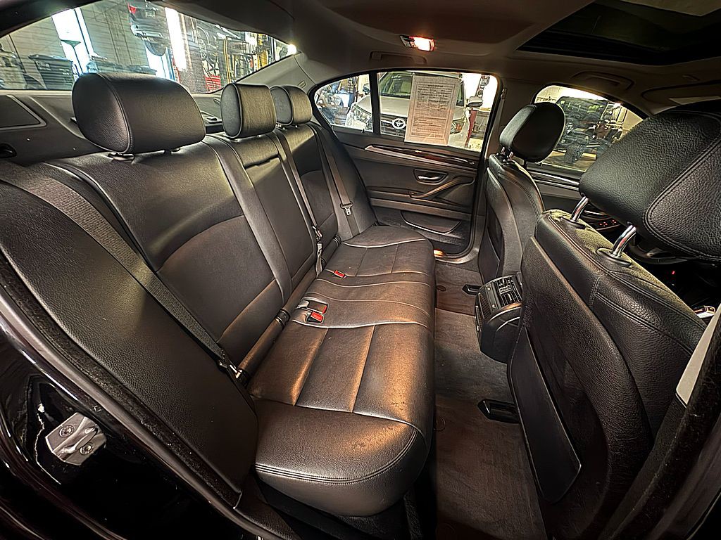 2014 BMW 5 Series Image 27