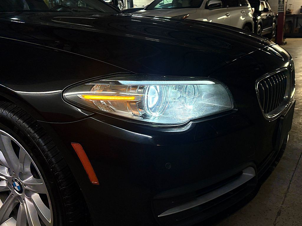 2014 BMW 5 Series Image 32