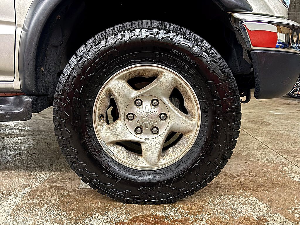2002 Toyota Tacoma Image 24