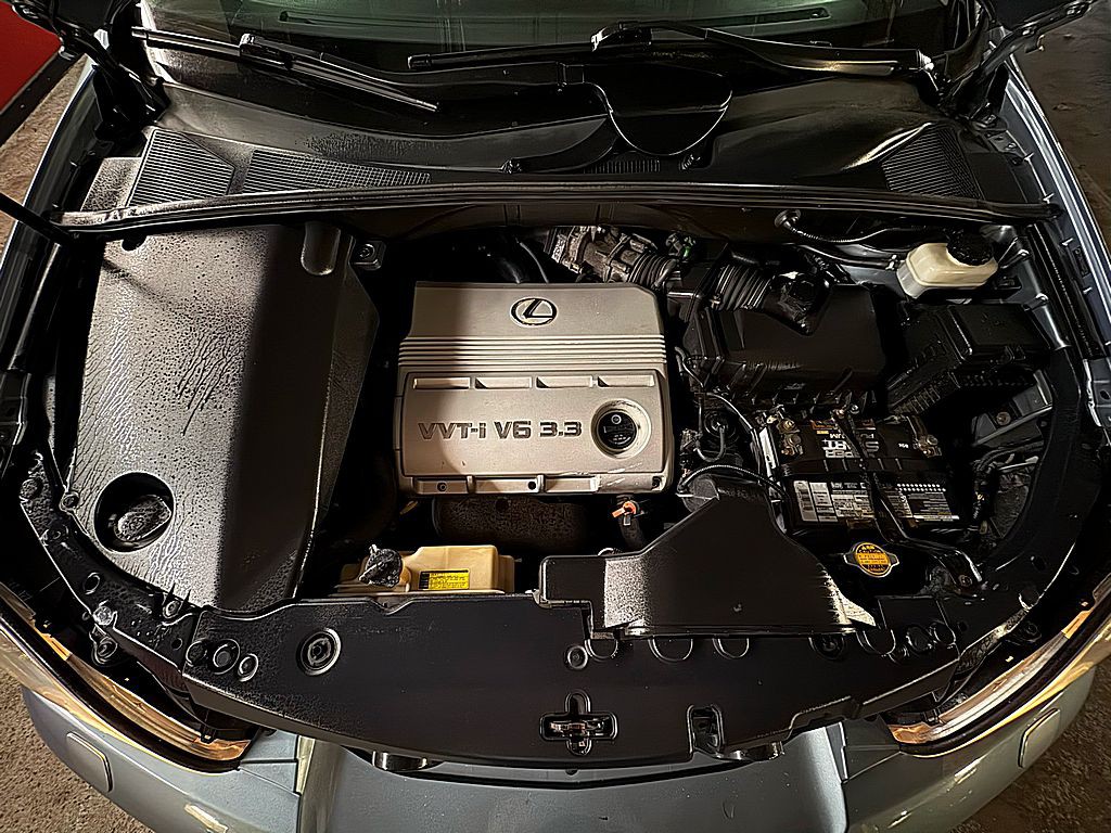 2005 Lexus RX Image 2