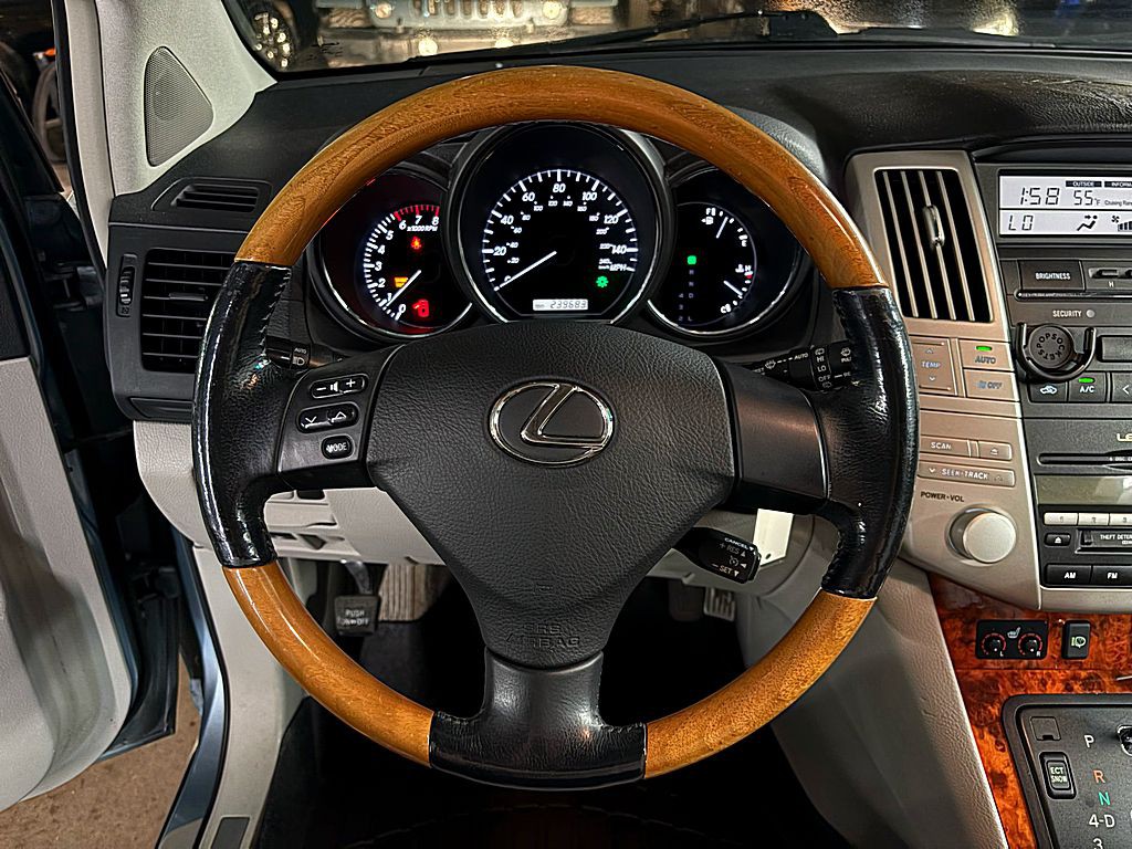 2005 Lexus RX Image 11