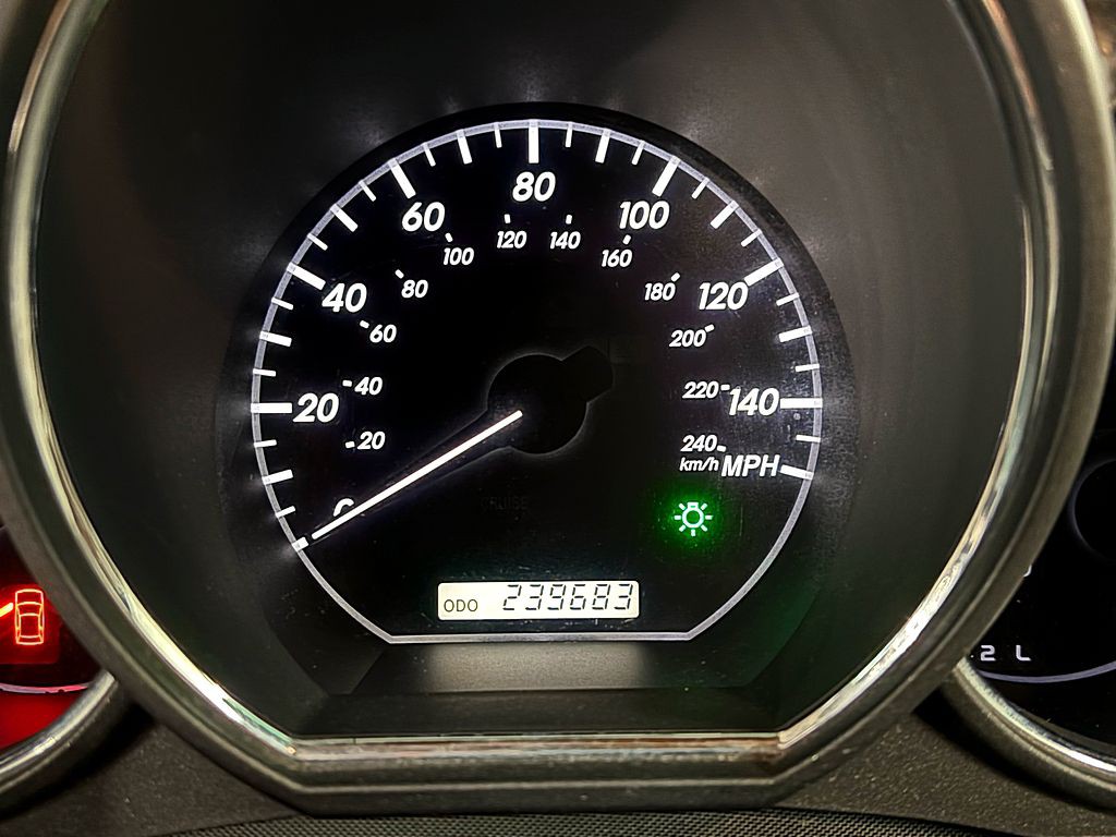 2005 Lexus RX Image 12