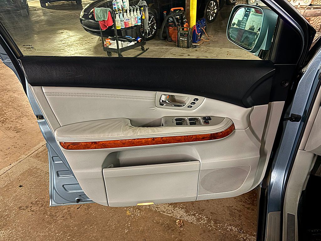 2005 Lexus RX Image 17