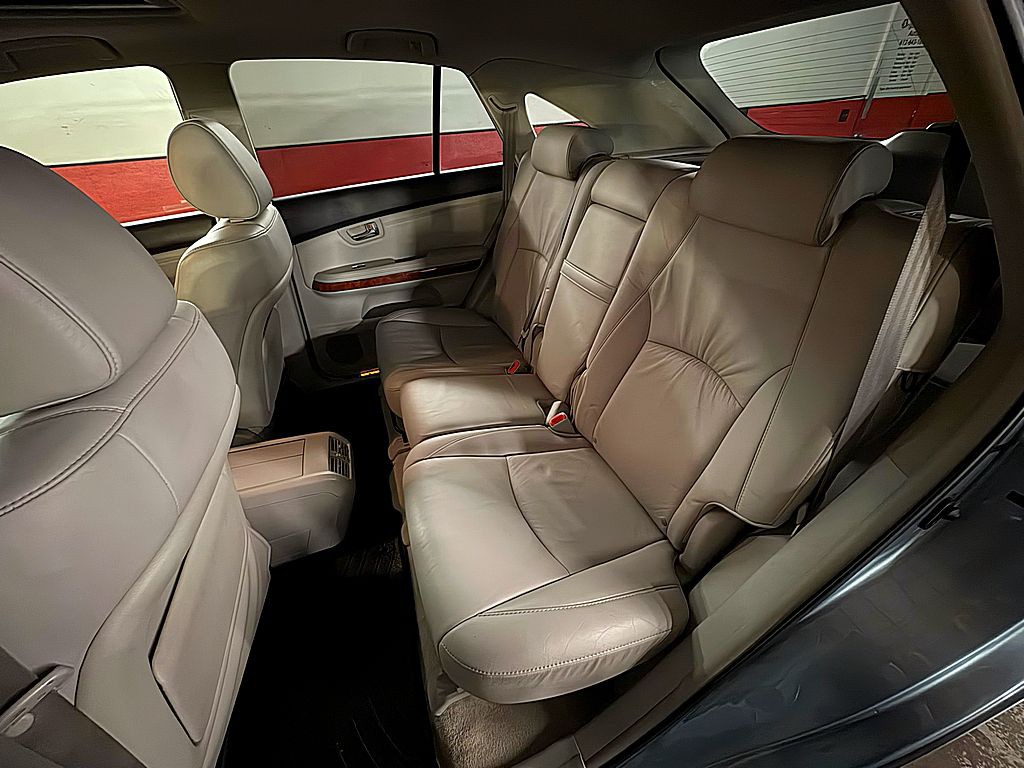2005 Lexus RX Image 18