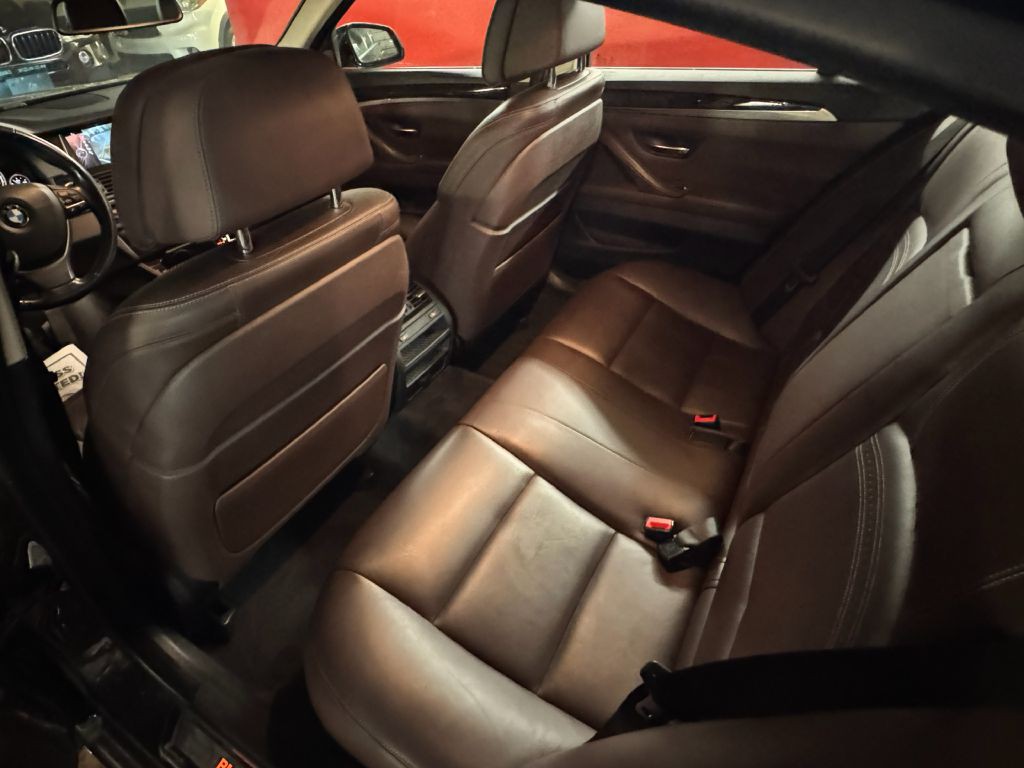 2015 BMW 5 Series Image 19